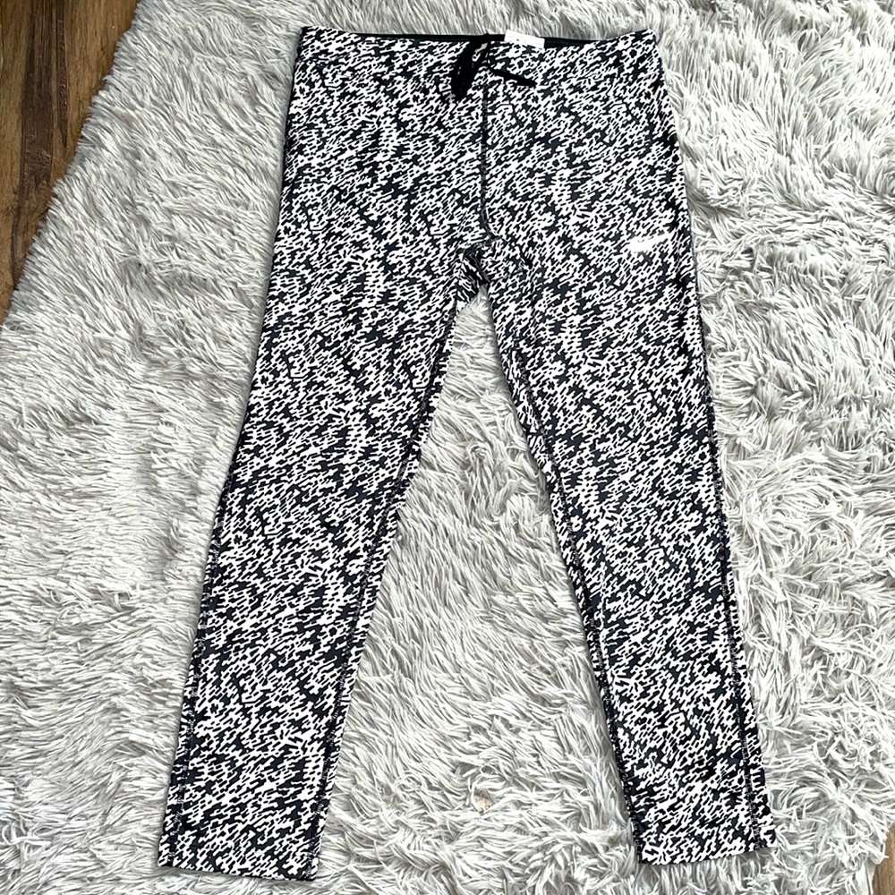 Dry Fit Nike leggings size medium black and white